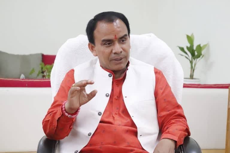 मंत्री डाॅ. धन सिंह रावत के नेतृत्व में शिक्षा विभाग एक्टिव, सभी जिलों में तेजी से पहुंचीं निःशुल्क पाठ्य पुस्तकें