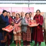 मंत्री गणेश जोशी ने कहा कि आंगनबाड़ी कार्यकत्रियां बच्चों के सर्वांगीण विकास के साथ-साथ मातृ शक्ति को सशक्त बनाने का कार्य भी कर रही हैं