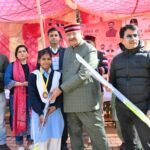 मंत्री गणेश जोशी ने विगत वर्ष नॉर्थ जॉन झांसी में आयोजित हुए हॉकी प्रतियोगिता में ब्राउज़ मैडल प्राप्त करने वाली प्रतिभावान छात्राओं को भी सम्मानित किया