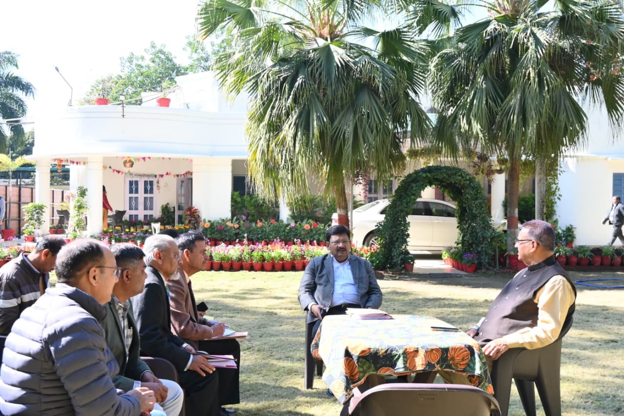 मंत्री गणेश जोशी ने सचिव सैनिक कल्याण एवं विभागीय अधिकारियों के साथ सैन्य धाम के लोकार्पण की तैयारियों को लेकर विस्तृत चर्चा की