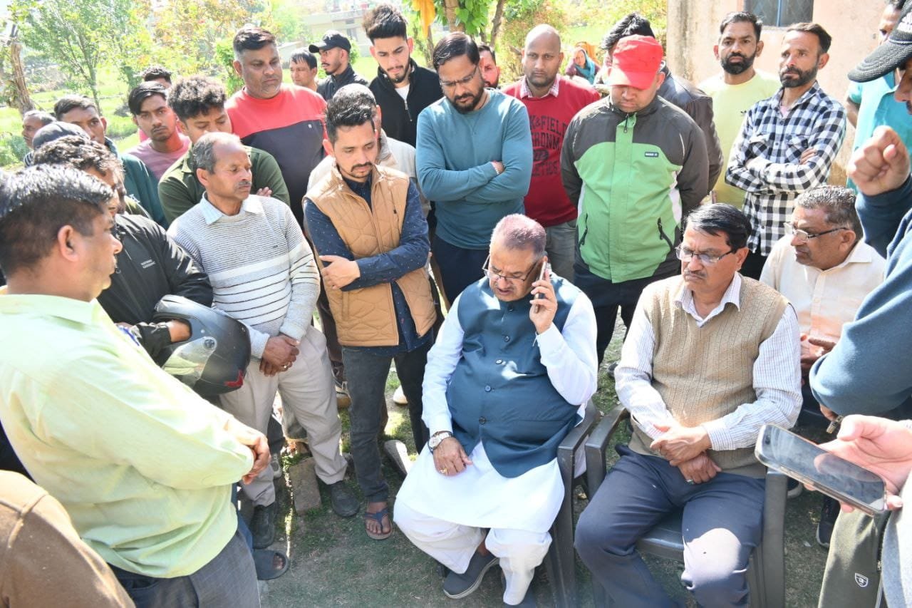 मालदेवता हादसे को लेकर कैबिनेट मंत्री गणेश जोशी ने अधिकारियों को सख्त दिशा-निर्देश देते हुए जिम्मेदारों पर प्रभावी कार्रवाई सुनिश्चित करने को कहा।