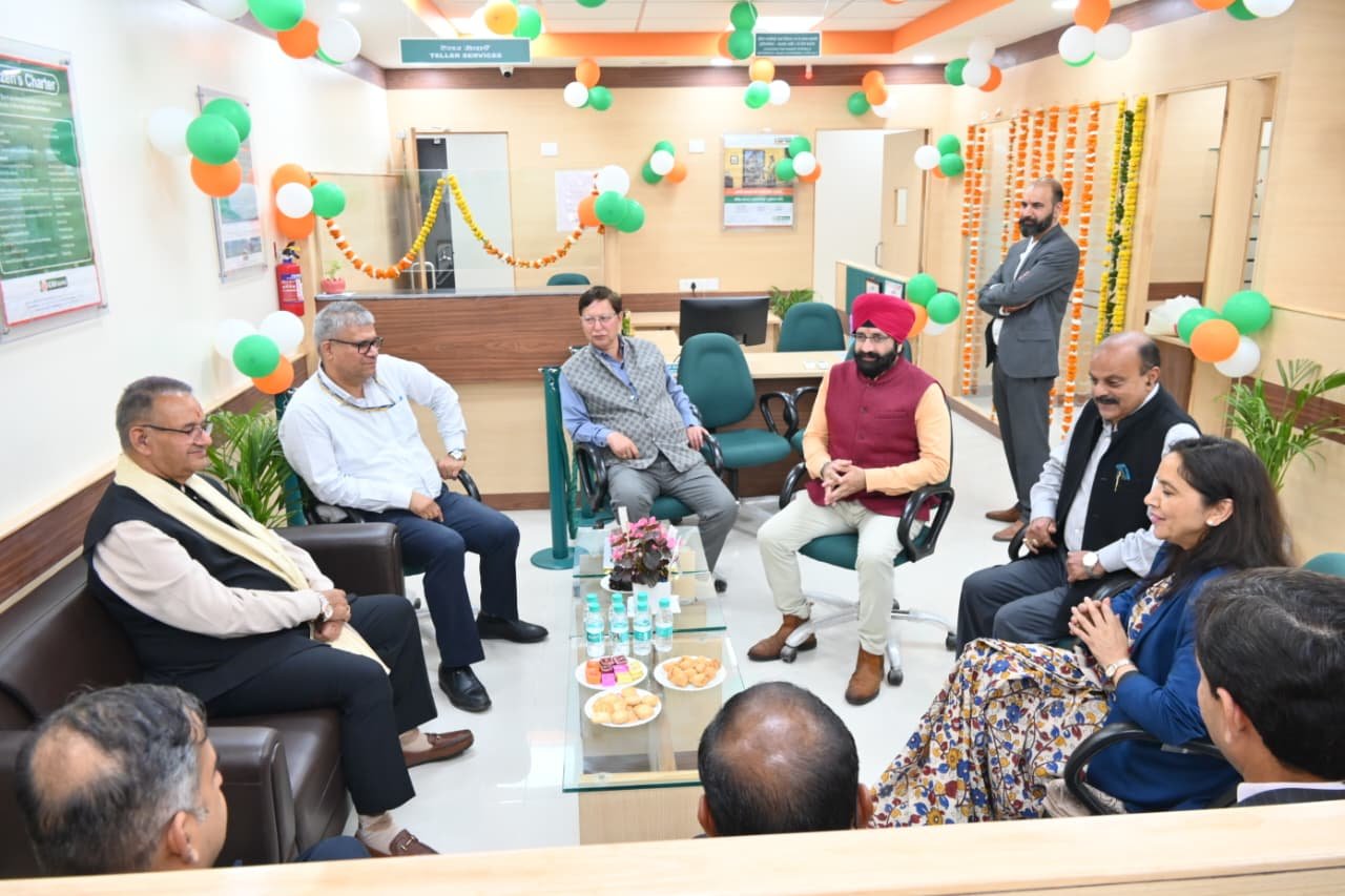 मंत्री गणेश जोशी ने कहा कि सहस्त्रधारा क्षेत्र में बैंक शाखा खुलने से स्थानीय लोगों, व्यापारियों को बैंकिंग सेवाओं का लाभ घर के नजदीक ही मिल सकेगा