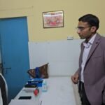 जिलाधिकारी ने जिले के सरकारी चिकित्सालयों में लैब टैक्निशियन, कक्ष सेविका, वाहन चालक, पयार्ववरण मित्र सहित 34 आउटसोर्स कार्मिकों की तैनाती जिला प्रशासन ने अपने स्तर से कर दी है ताकि चिकित्सालय में जनमानस को किसी प्रकार की असुविधा न हो