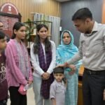 डीएम सविन बंसल के हस्तक्षेप से असहाय महिला को राहत, बैंक से एनओसी और नो ड्यूज प्रमाण पत्र कराया जारी