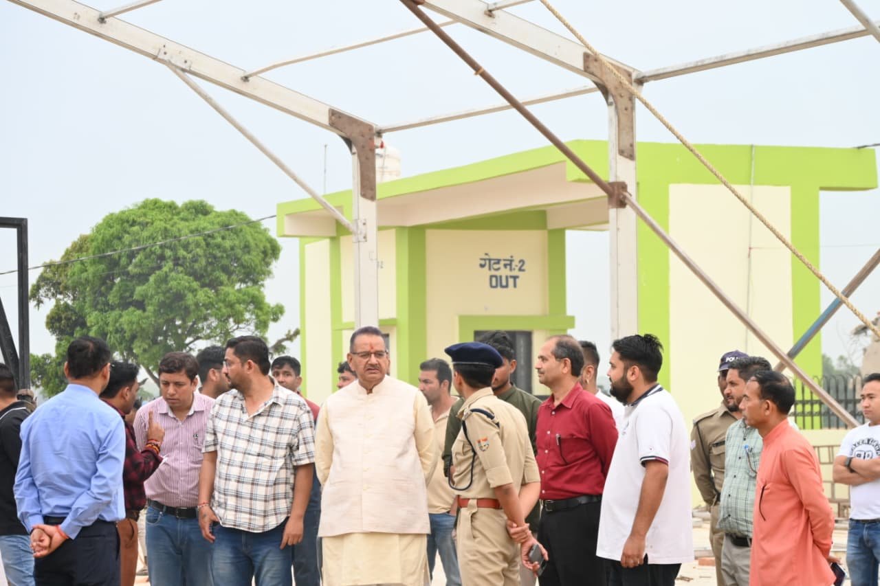 मंत्री गणेश जोशी ने कहा कि सैनिक सम्मान समारोह शहीदों और पूर्व सैनिकों के सम्मान का महत्वपूर्ण अवसर है, जिसे गरिमामय ढंग से आयोजित किया जाएगा