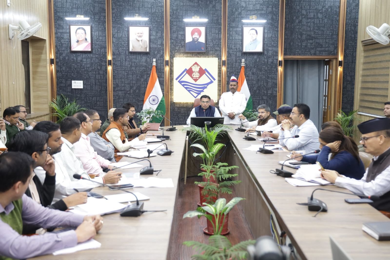 डीएम सविन बंसल ने पुलिस विभाग को सुदृढ़ सुरक्षा व्यवस्था सुनिश्चित करने तथा एमडीडीए को मार्ग एवं आसपास के क्षेत्रों के सौंदर्यीकरण के निर्देश दिए