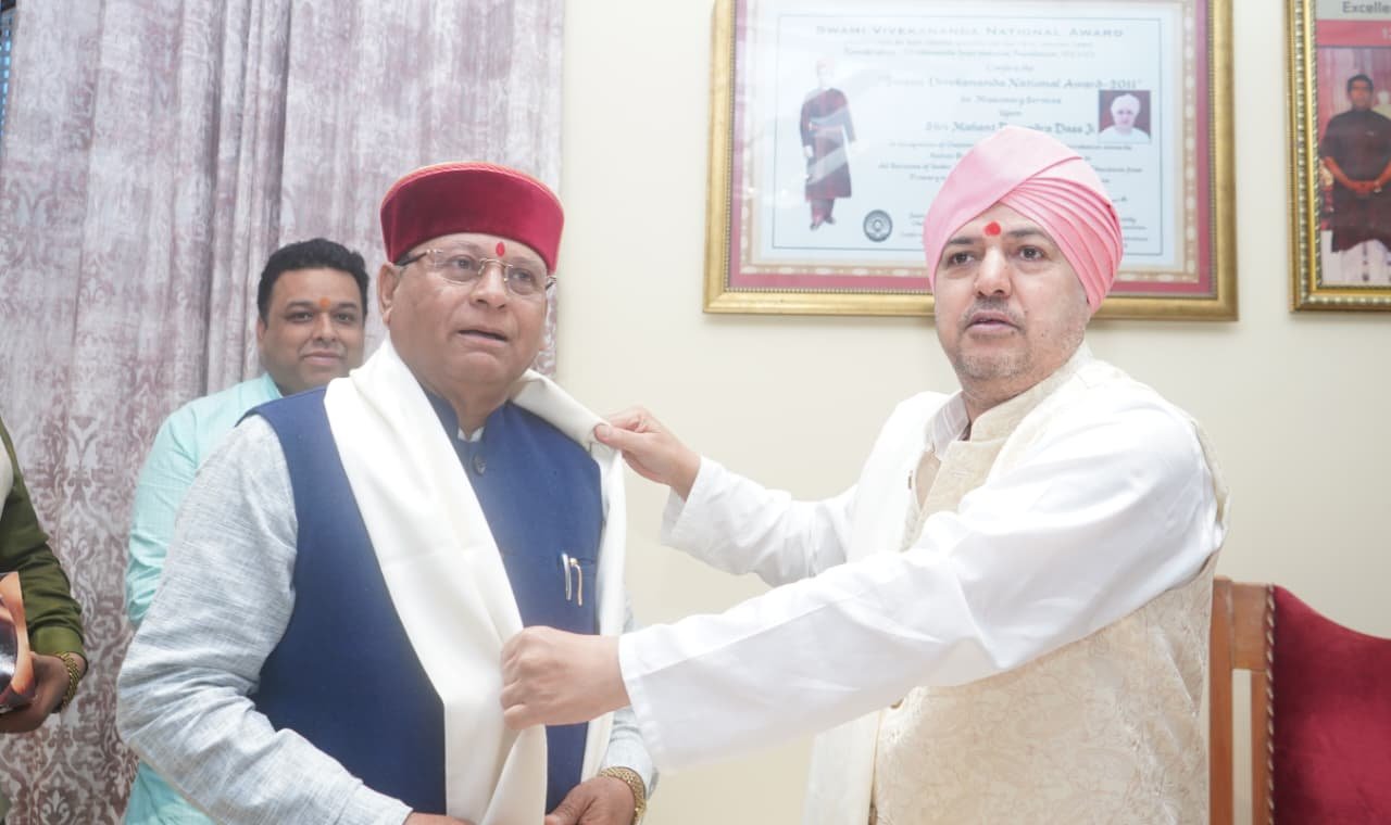 श्री महंत देवेंद्र दास जी महाराज के कुशल नेतृत्व में इन्दिरेश संस्थान कर रहा उत्कृष्ट कार्य