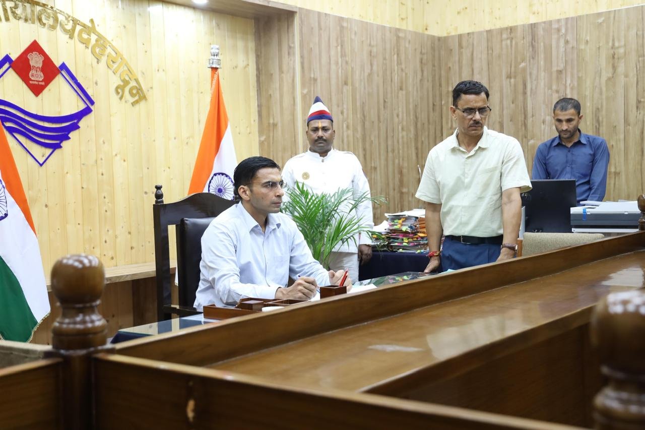 डीएम कोर्ट सख्त, एटीएस कॉलोनी में भय फैलाने वाला बिल्डर जिला बदर