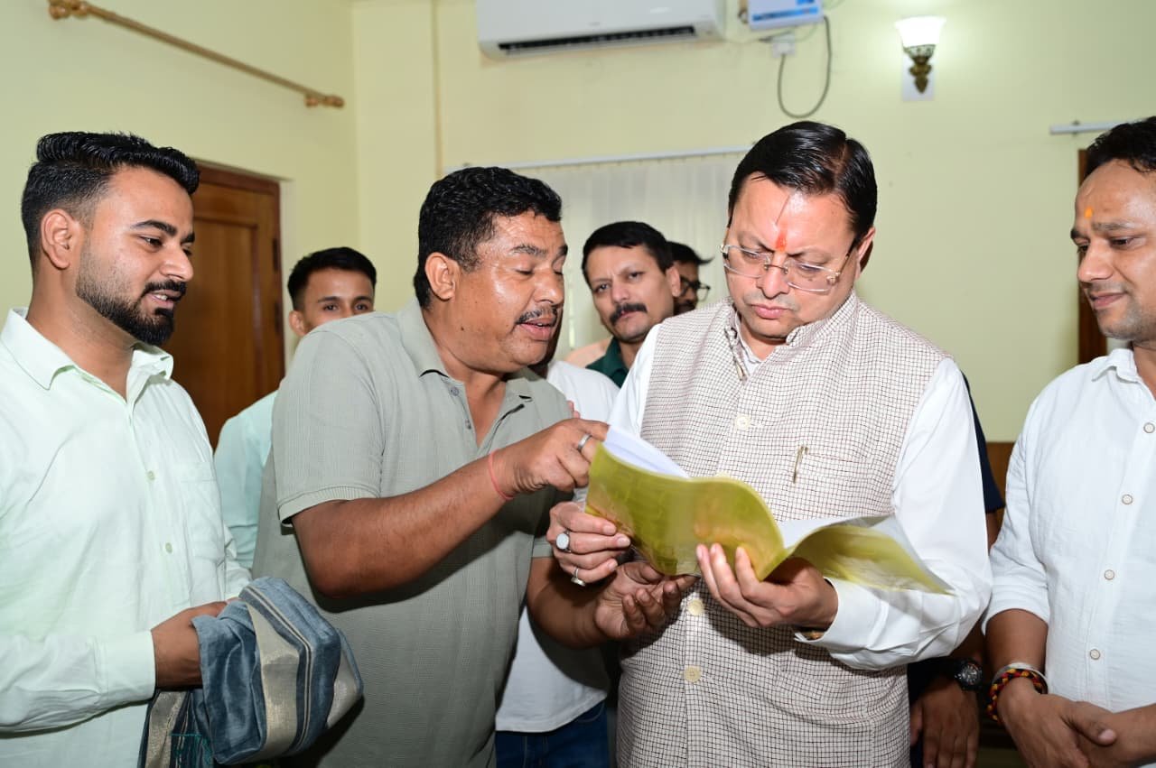 मुख्यमंत्री पुष्कर सिंह धामी ने अधिकारियों को चेताया, जनता को मिले समयबद्ध राहत