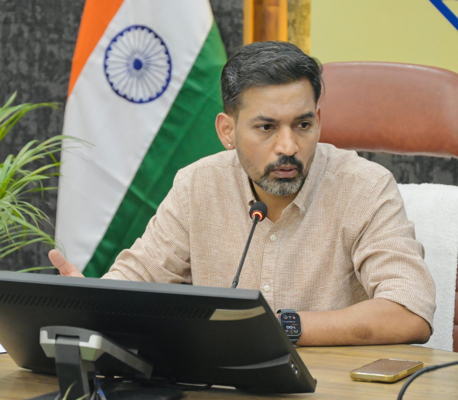 डीएम डॉ. आशीष चौहान ने कहा– जनशिकायतों का प्रभावी निस्तारण प्रशासन की प्राथमिकता