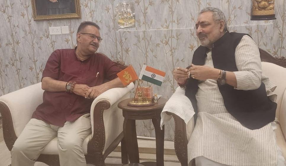 कृषि मंत्री गणेश जोशी ने उत्तराखंड में सिल्क पार्क स्थापना का उठाया मुद्दा