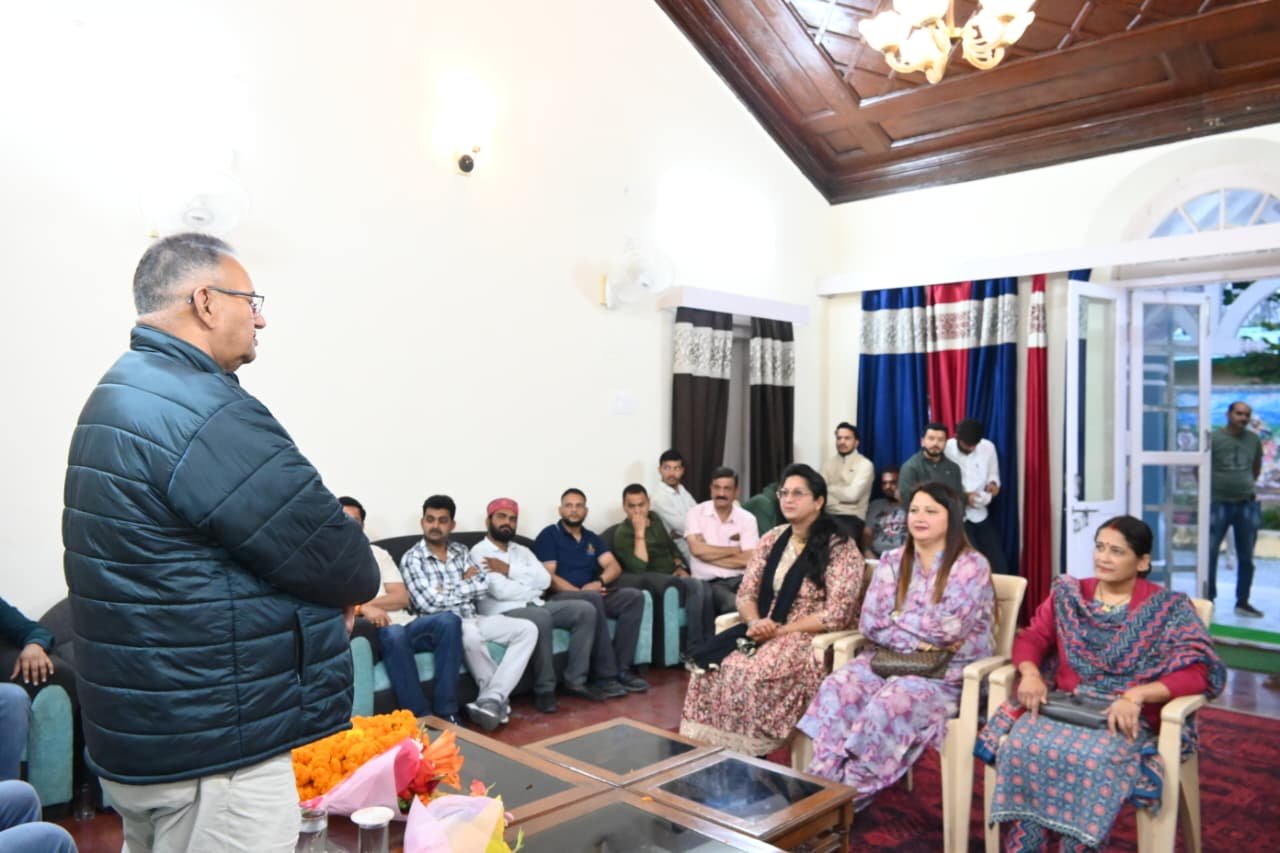 अल्मोड़ा पहुंचने पर कृषि मंत्री गणेश जोशी का पार्टी पदाधिकारियों ने किया भव्य स्वागत