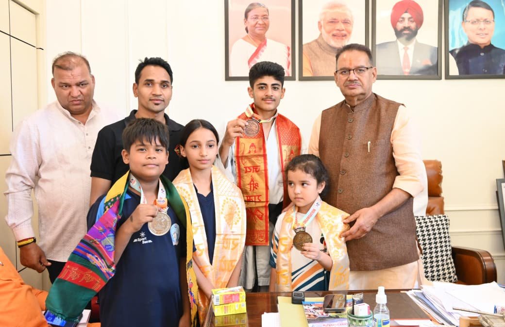 कैबिनेट मंत्री गणेश जोशी ने राष्ट्रीय कराटे चैंपियनशिप में उत्कृष्ट प्रदर्शन करने वाले खिलाड़ियों का बढ़ाया उत्साह
