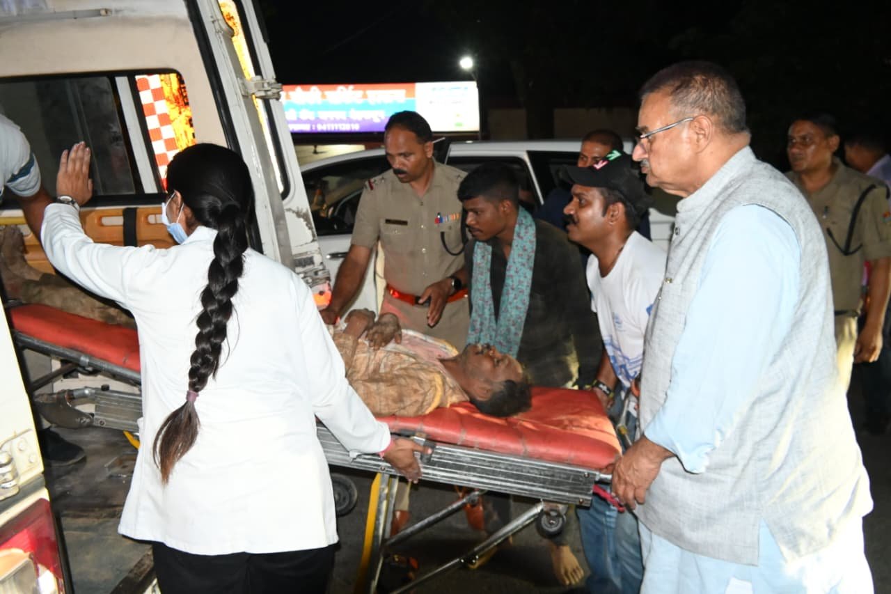 घटनास्थल पर पहुंचे कैबिनेट मंत्री गणेश जोशी, रेस्क्यू अभियान का स्वयं किया निरीक्षण