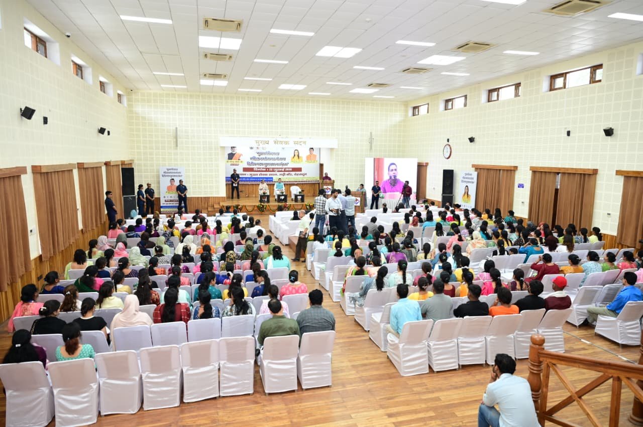 2.76 करोड़ रुपये की सौगात, धामी सरकार का बड़ा संदेश—आत्मनिर्भर बनें महिलाएं
