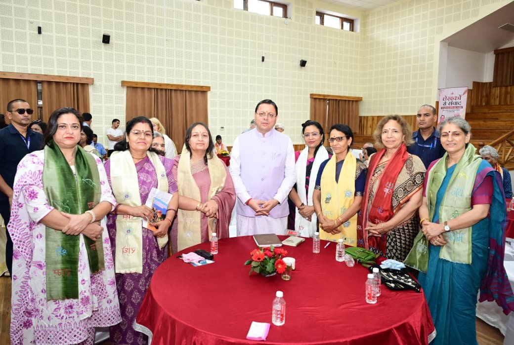 मुख्यमंत्री पुष्कर सिंह धामी ने उत्तराखंड भाषा संस्थान के कार्यों की जानकारी दी