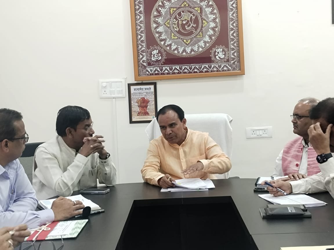 कैबिनेट मंत्री डॉ धन सिंह रावत ने आपदा प्रभावित क्षेत्रों में आवागमन व पेयजल व्यवस्था बहाल करने के दिए निर्देश