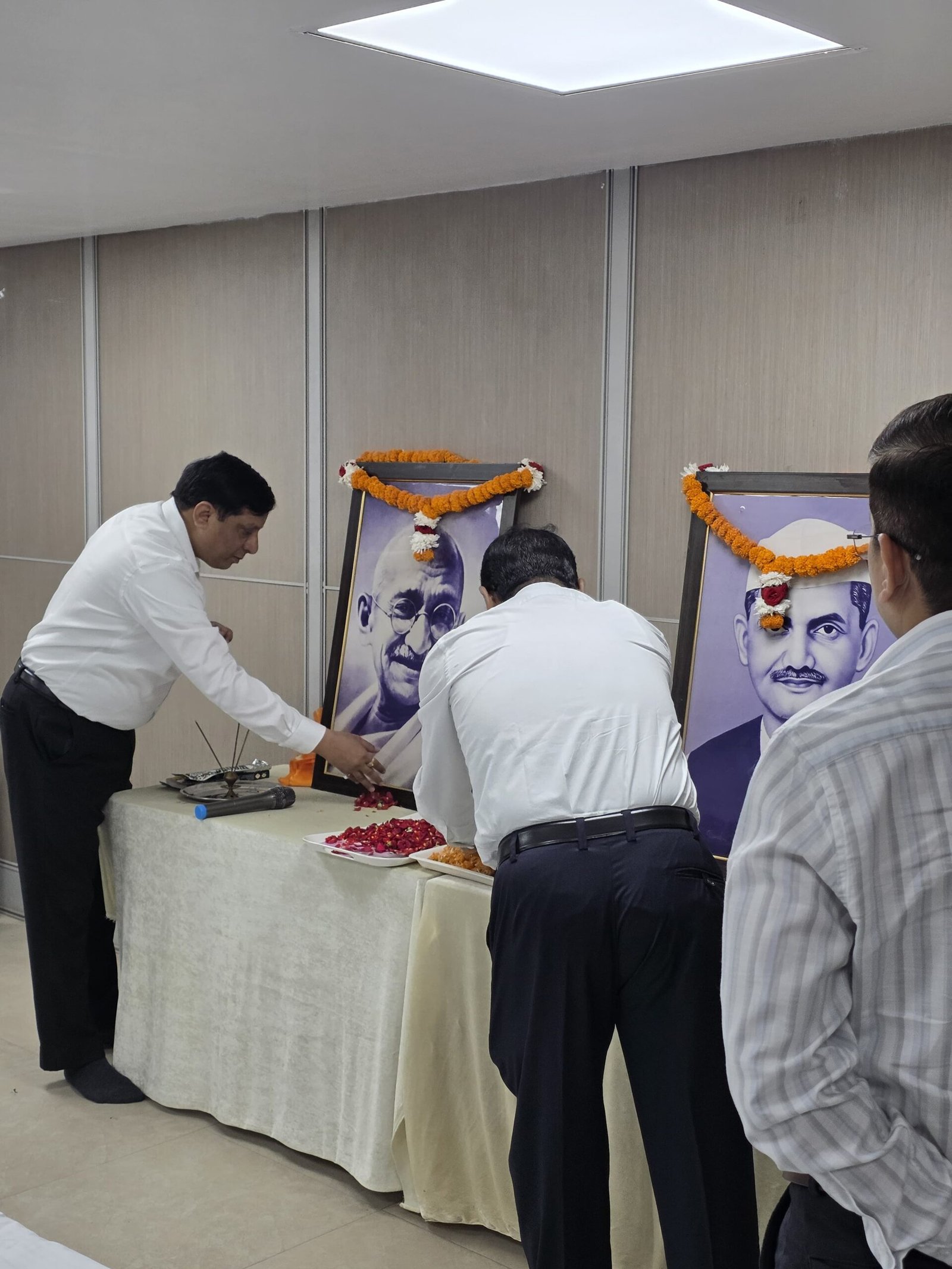 एमडीडीए उपाध्यक्ष बंशीधर तिवारी ने कहा, गांधी और शास्त्री के आदर्श आज भी प्रेरणास्रोत