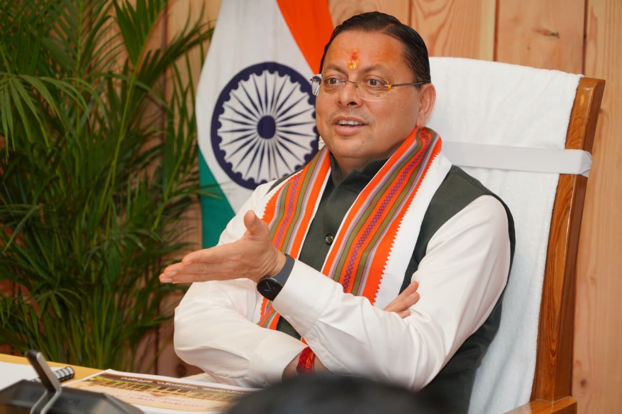 बच्चों को संस्कृत के साथ वेद, उपनिषद, पुराण और अन्य संस्कृत ग्रंथों की भी दी जाए जानकारी : मुख्यमंत्री धामी 
