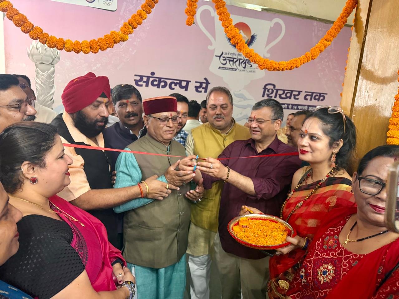 समाज कल्याण मंत्री खजानदास ने चार परिवारों को पुत्रियों की शादी के लिए 50-50 हजार की राशि के चैक प्रदान किए