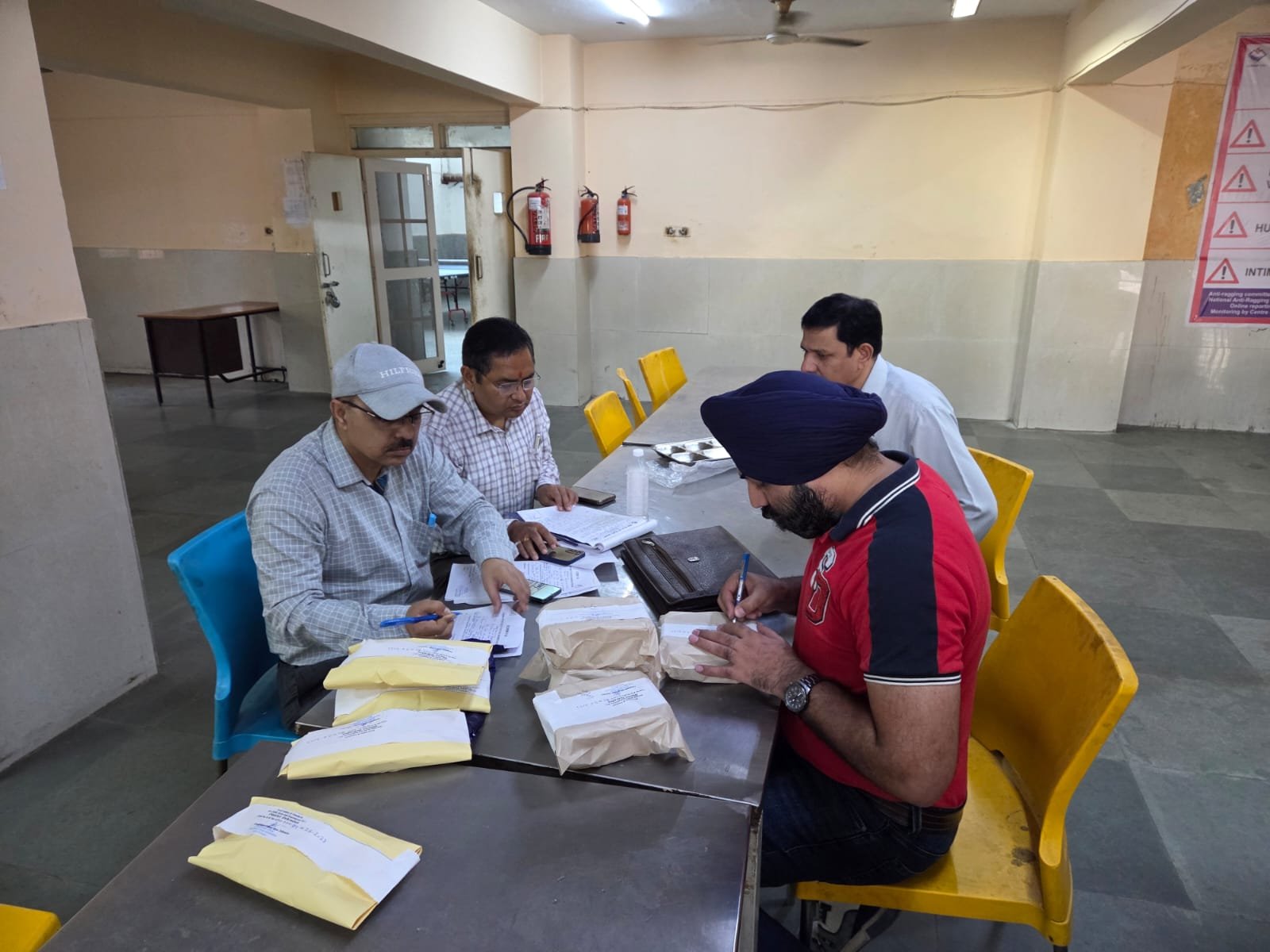 मंत्री सुबोध उनियाल के निर्देशों के अनुरूप दून मेडिकल कॉलेज और देवभूमि यूनिवर्सिटी के मेस-कैफेटेरिया बंद करने के निर्देश
