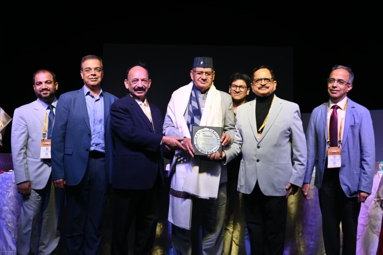 कैबिनेट मंत्री गणेश जोशी ने अल्ट्रा आईकॉन 2026 पर आधारित पुस्तक का किया विमोचन